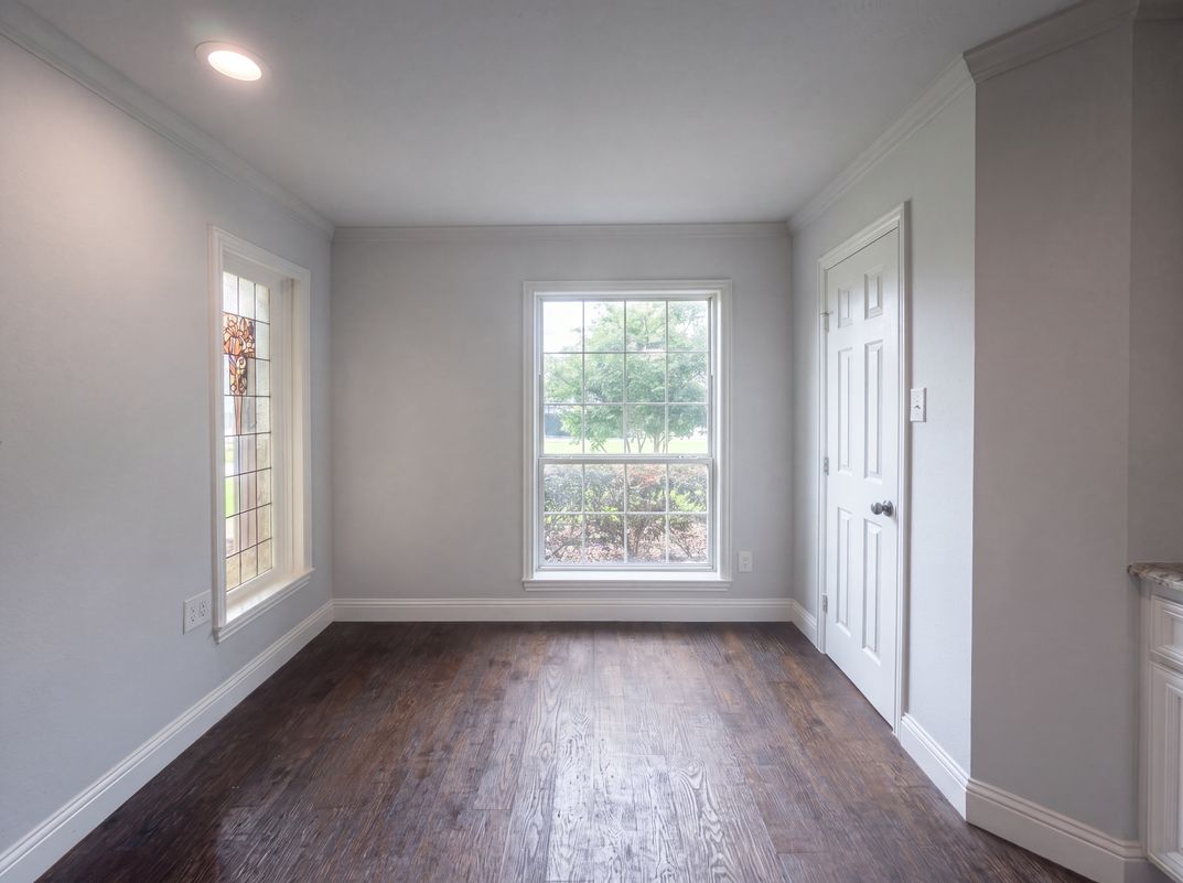 Photo 6 of 22 of 3308 Brookhaven Club Dr, Dallas, TX