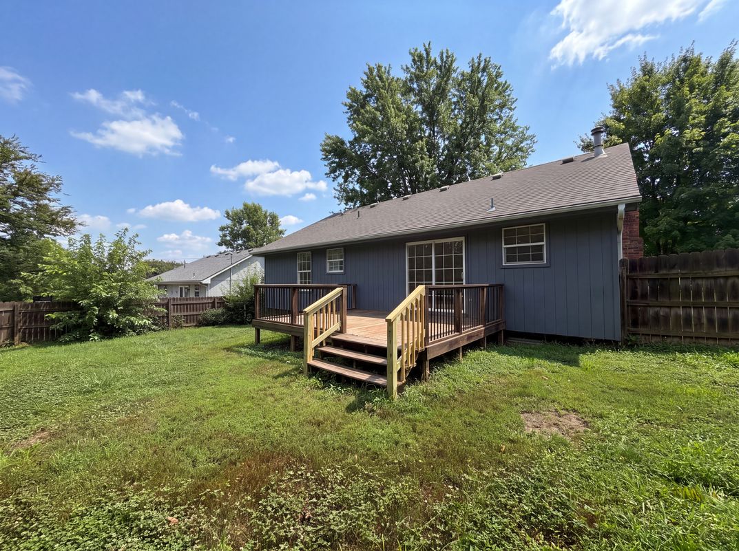 Photo 5 of 15 of 1706 N Lazy Branch Rd, Independence, MO