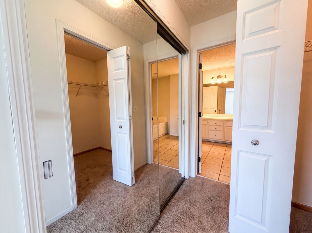 Photo 11 of 21 of 5221 Robin Ln, Farmington, MN