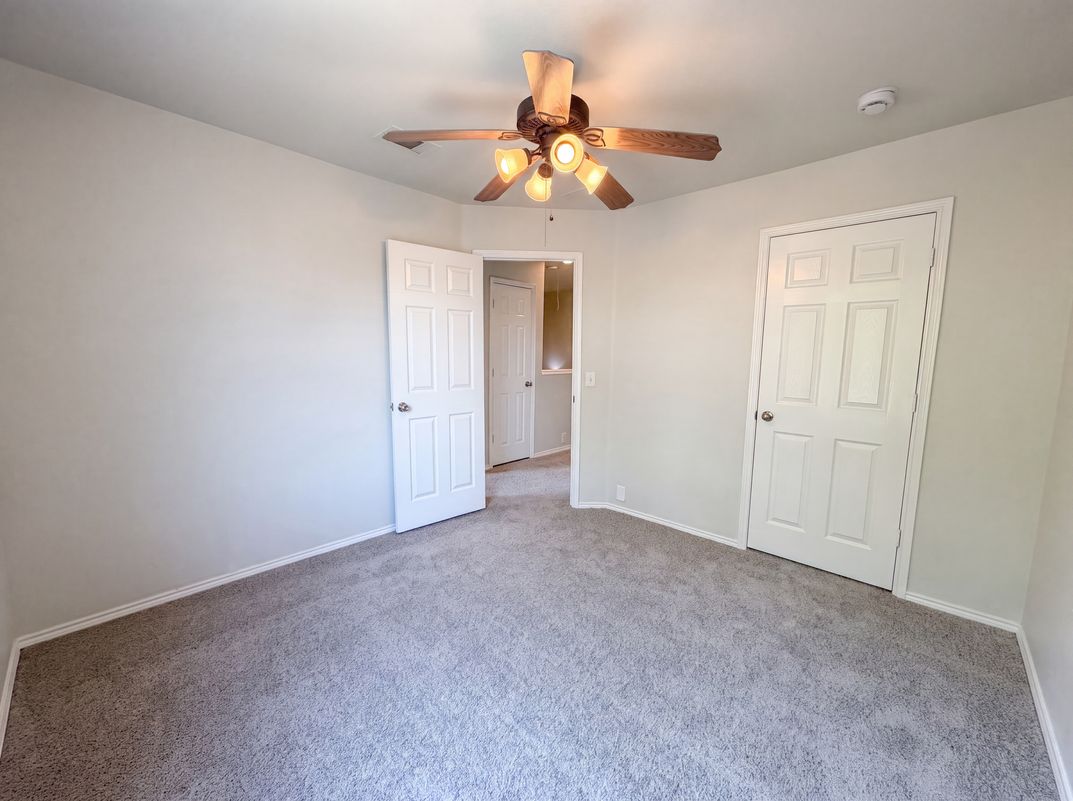 Photo 17 of 26 of 10636 Traymore Dr, Fort Worth, TX