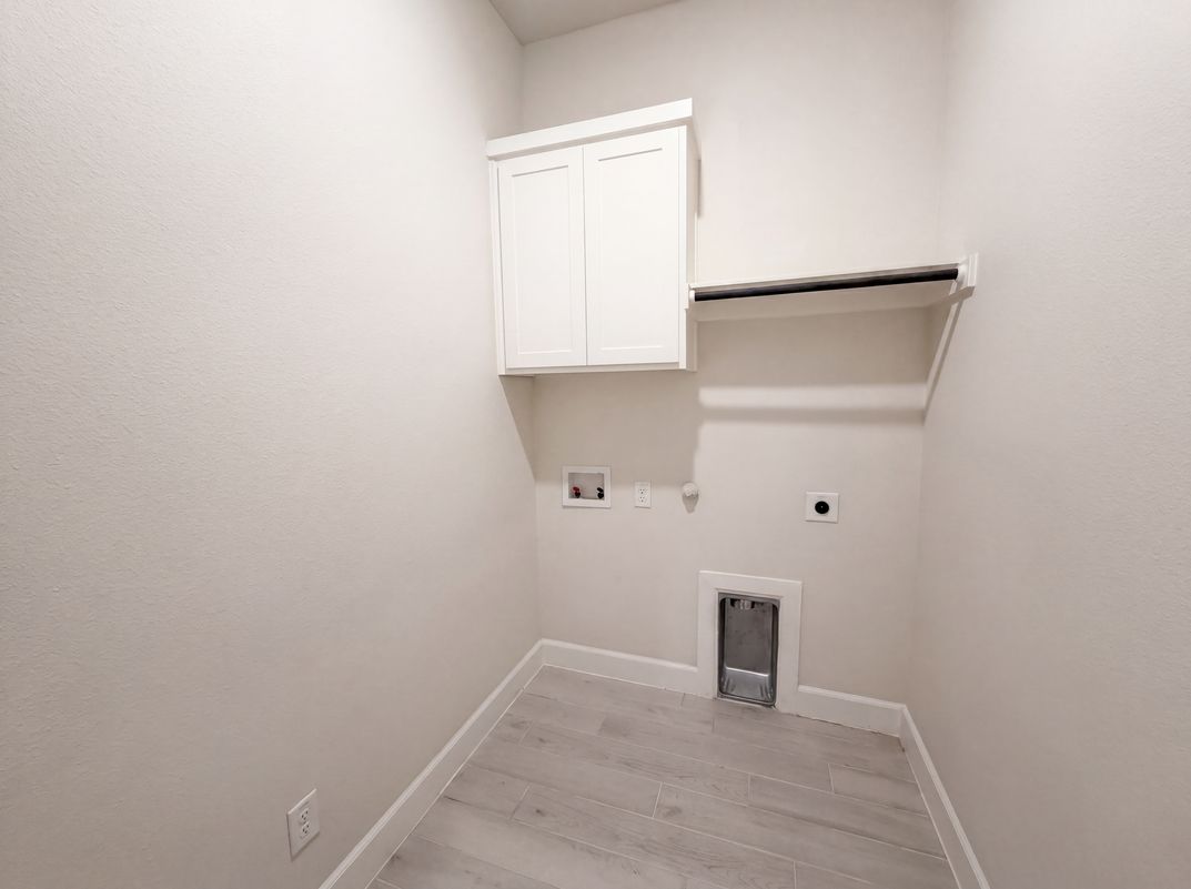 Photo 17 of 19 of 612 Wood Brook Ln, Burleson, TX