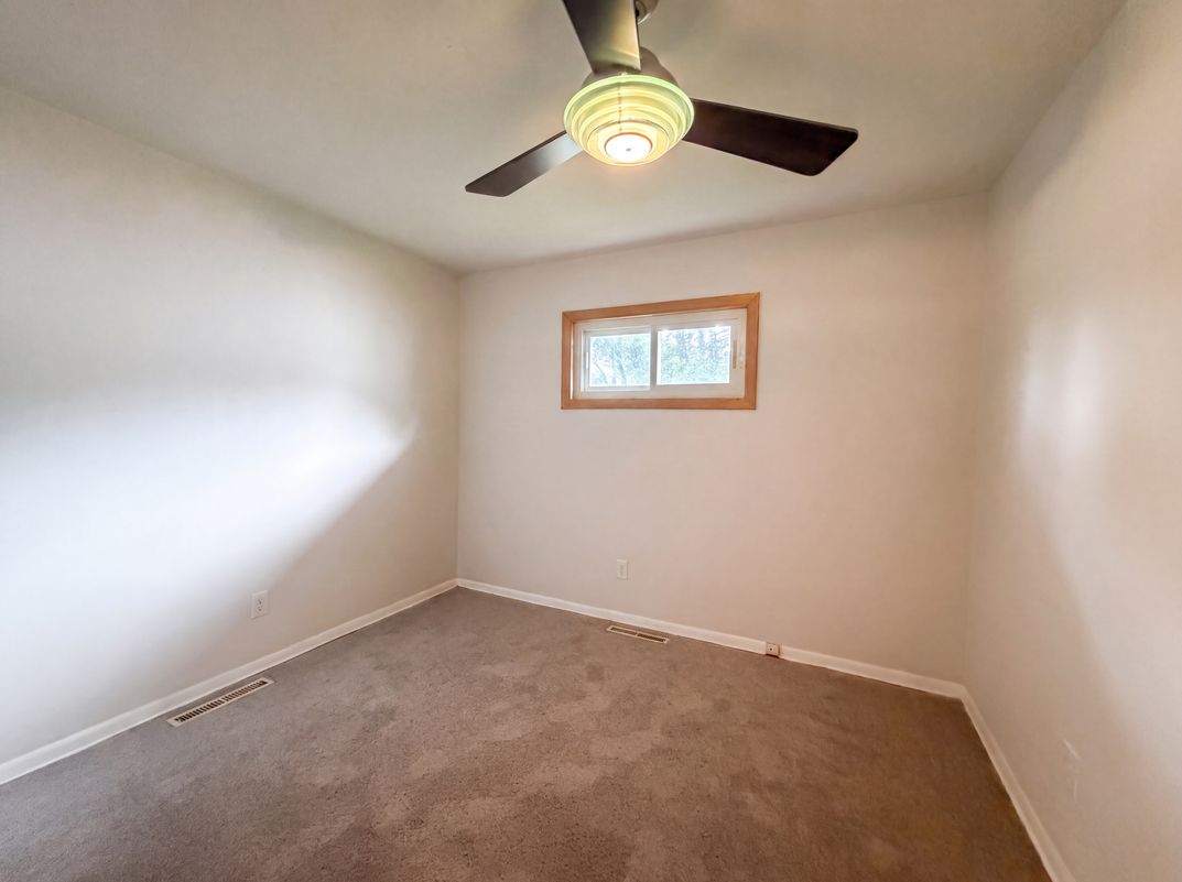Photo 15 of 26 of 2221 Myrtle Ave, Columbus, OH