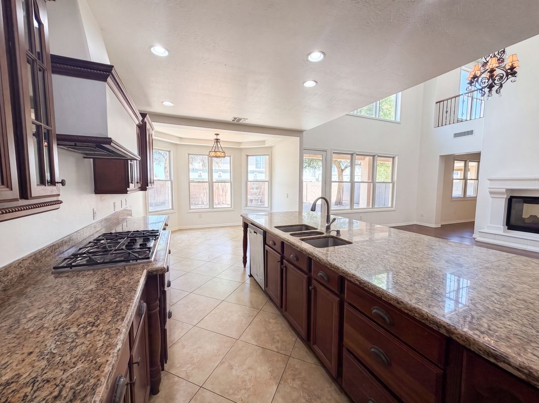 Photo 7 of 46 of 4118 W Saint Anne Ave, Phoenix, AZ