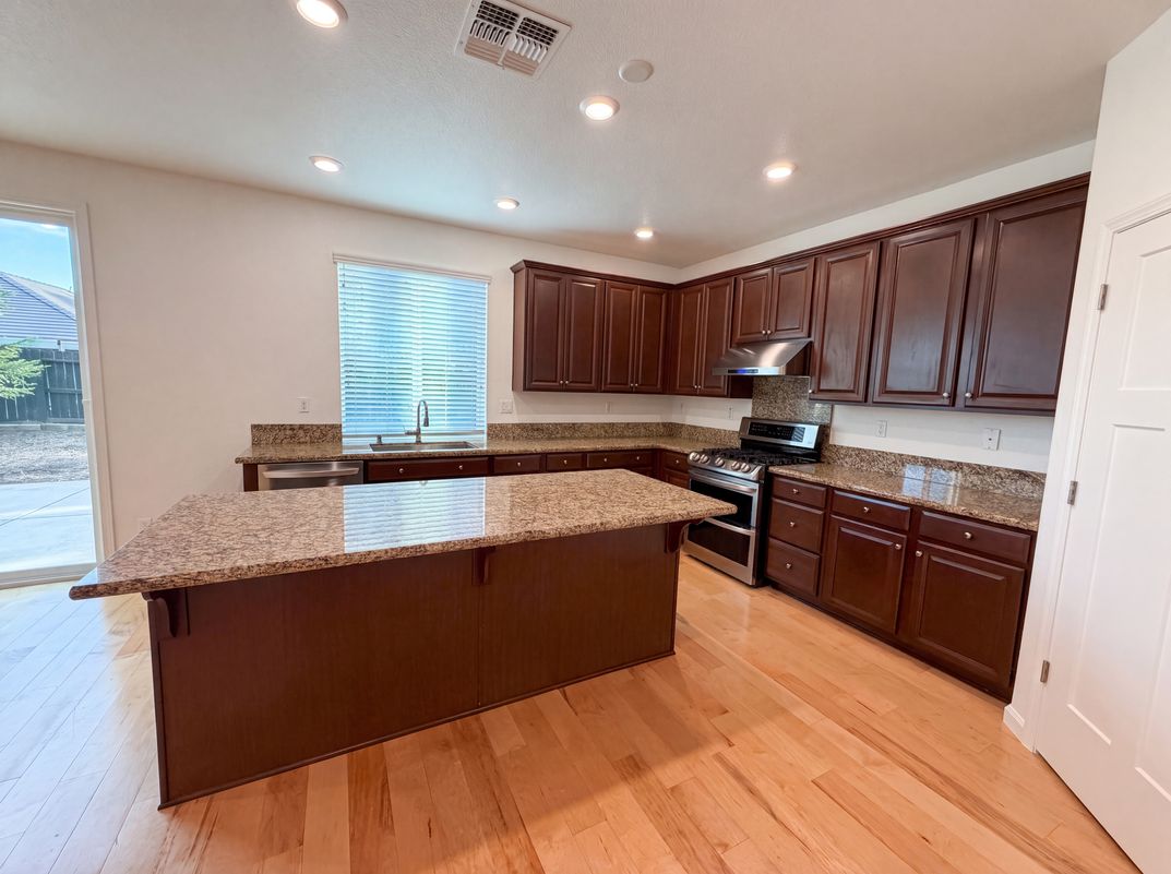 Photo 9 of 39 of 5022 Birch Valley Way, Rancho Cordova, CA