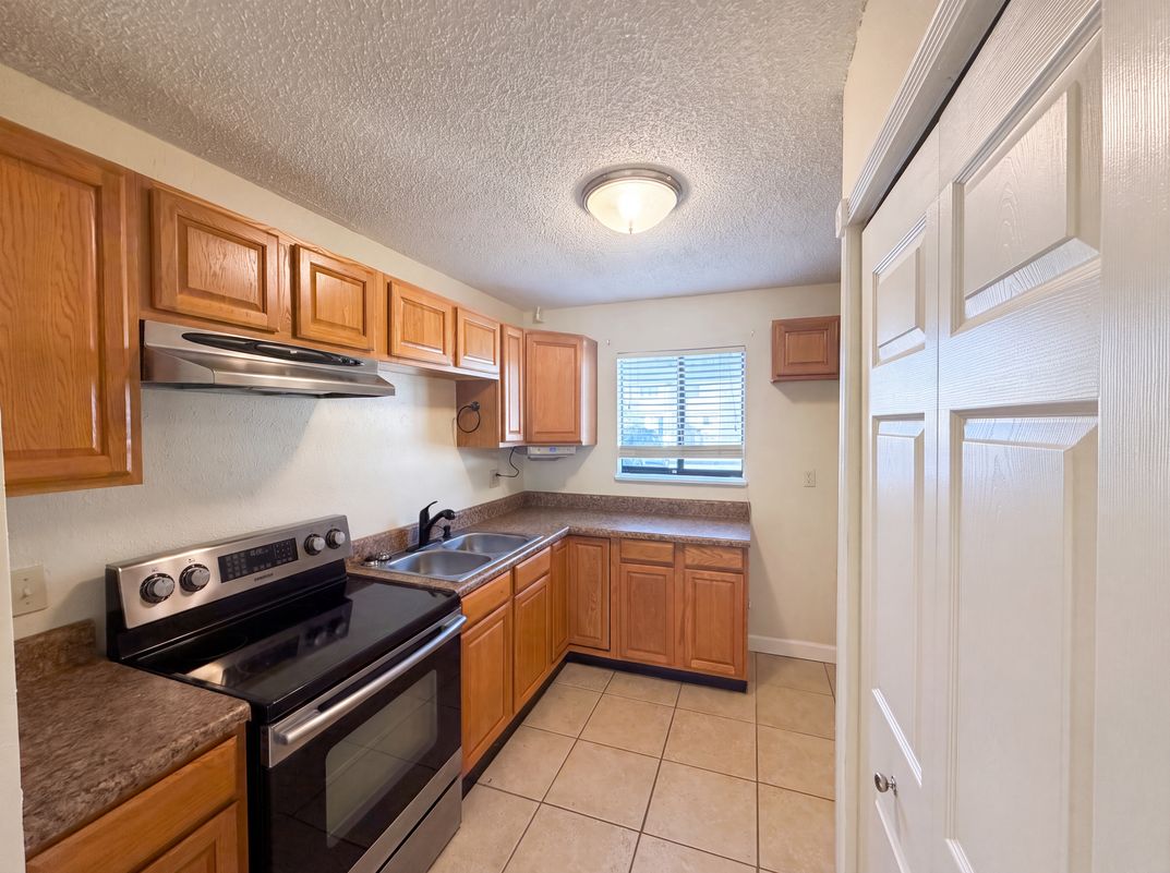 Property photo 2 of 22707 Watersedge Blvd Apt 53