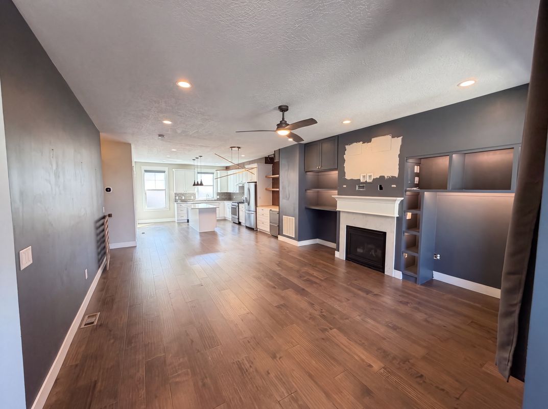 Photo 8 of 24 of 10452 S Sage Canal Way, Sandy, UT