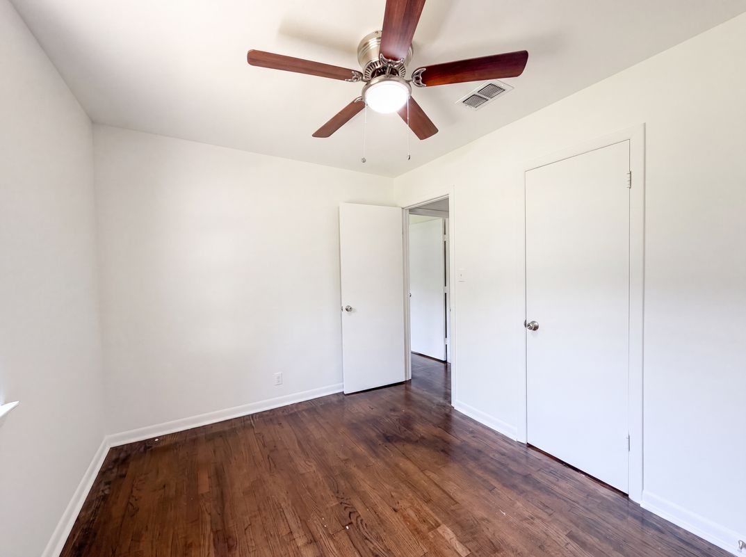 Photo 12 of 16 of 1213 S Ridgeway Dr, Cleburne, TX