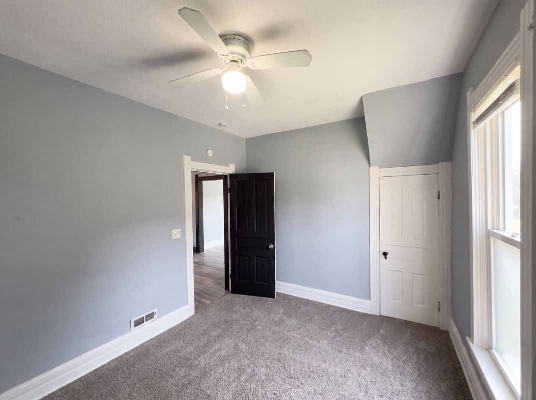 Photo 19 of 32 of 608 Howland Ave, Toledo, OH