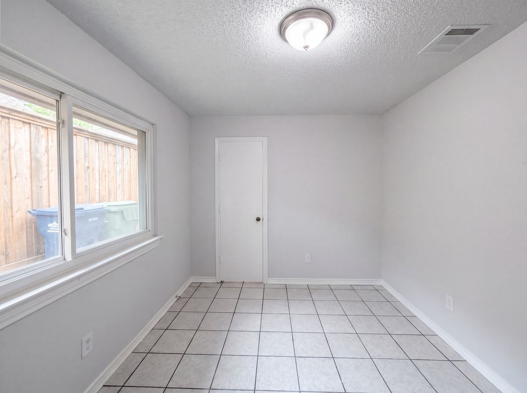 Photo 4 of 21 of 2604 Leo Dr, Garland, TX