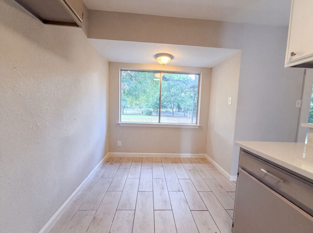 Photo 8 of 16 of 102 Dartmoor Dr, Schertz, TX