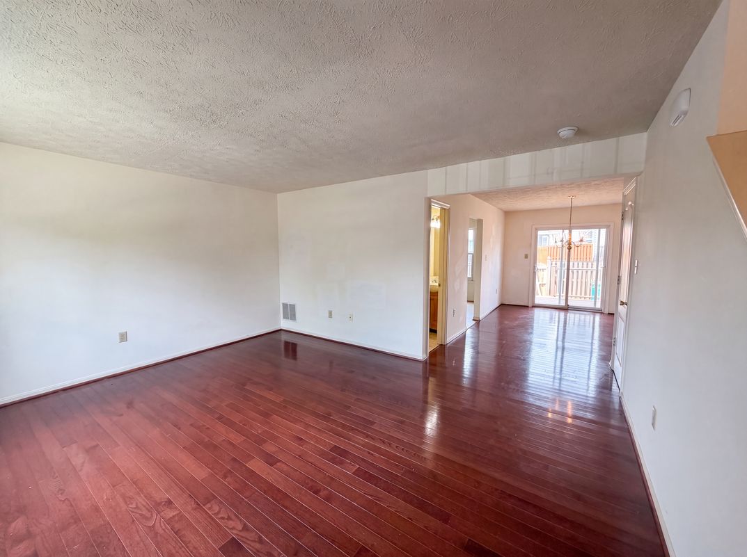 Photo 7 of 17 of 2726 Crestwick Pl, District Heights, MD