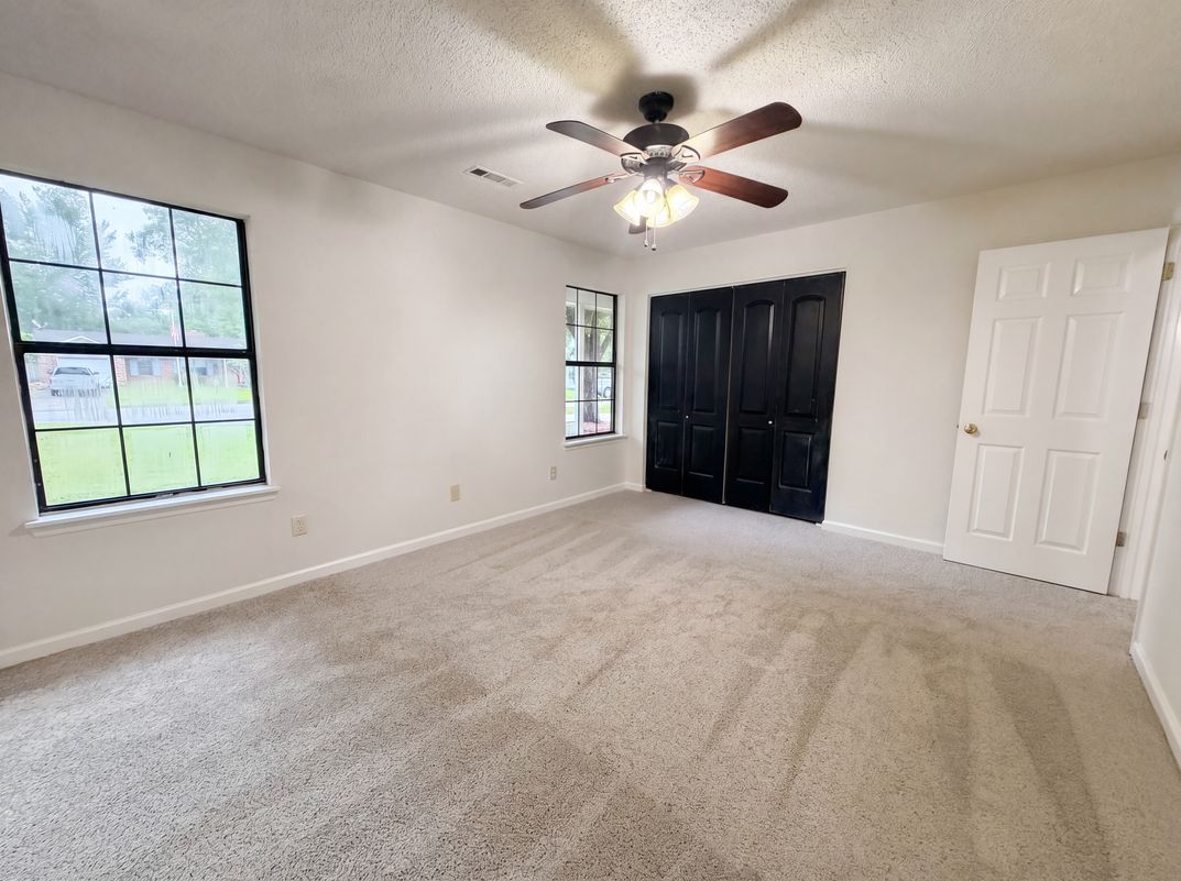 Photo 8 of 17 of 422 Allen Ct, Ladson, SC