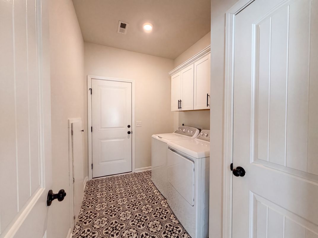 Photo 14 of 37 of 7463 Buckview Ct, Kernersville, NC