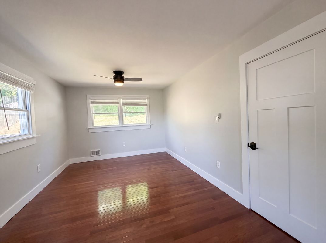 Photo 15 of 24 of 6515 Carriage Dr, Alexandria, VA