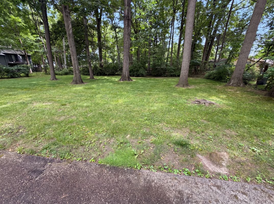 Photo 22 of 23 of 1537 W 74th Pl, Indianapolis, IN