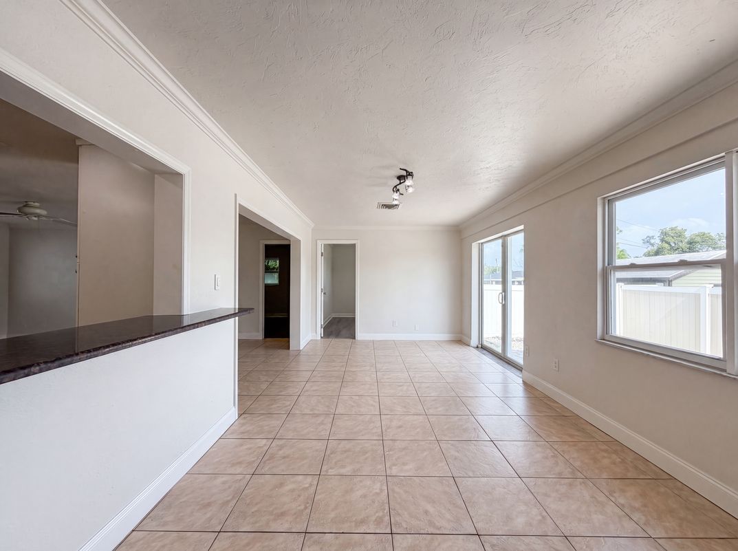 Photo 6 of 30 of 1672 Jupiter Rd, Venice, FL
