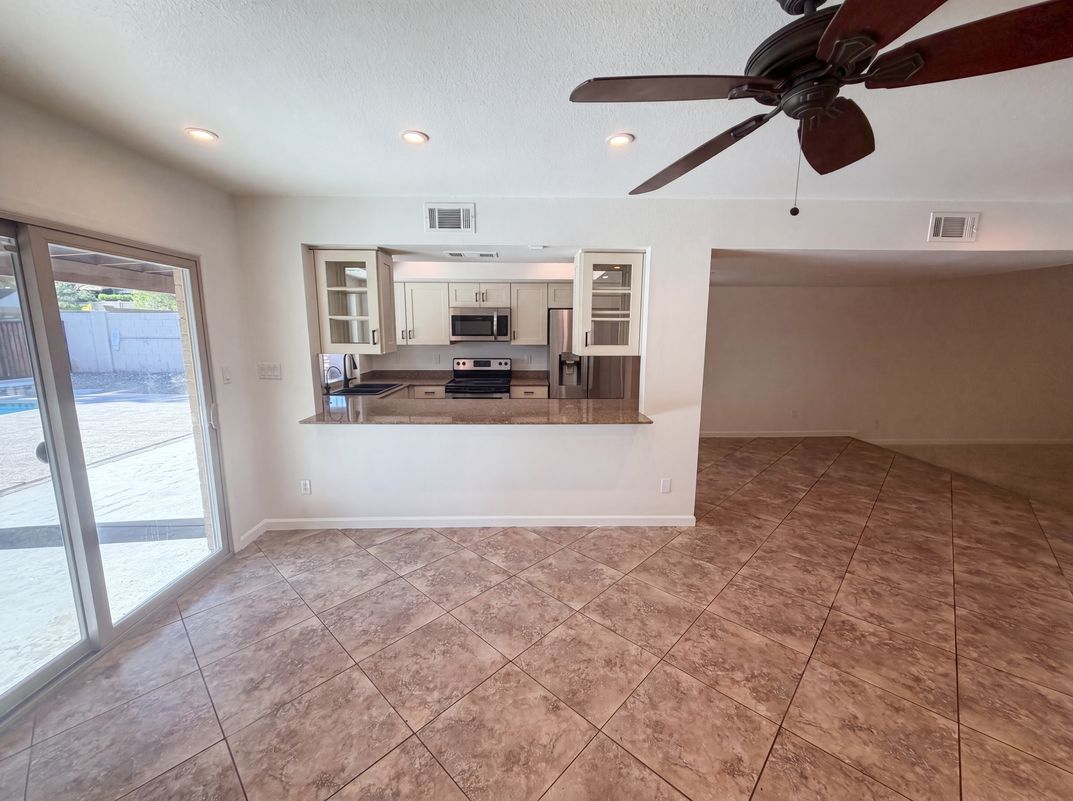 Photo 8 of 24 of 16207 N 11th Pl, Phoenix, AZ