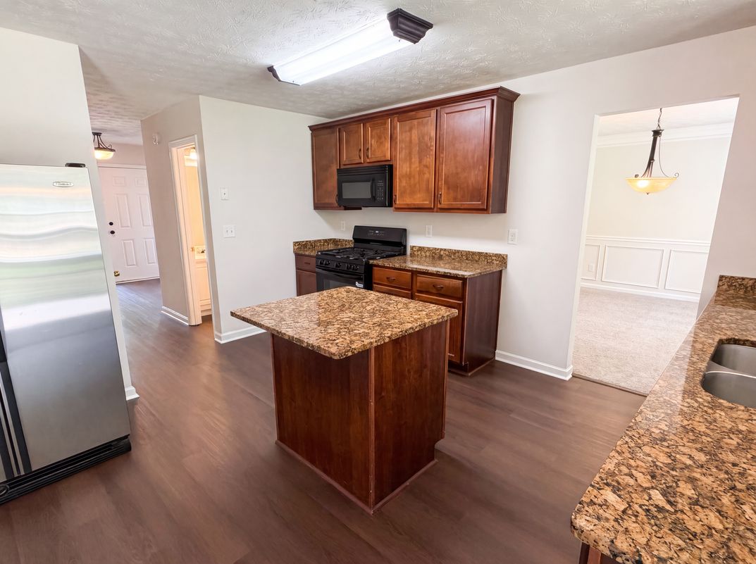 Photo 13 of 33 of 1672 Bennett Dr, McDonough, GA