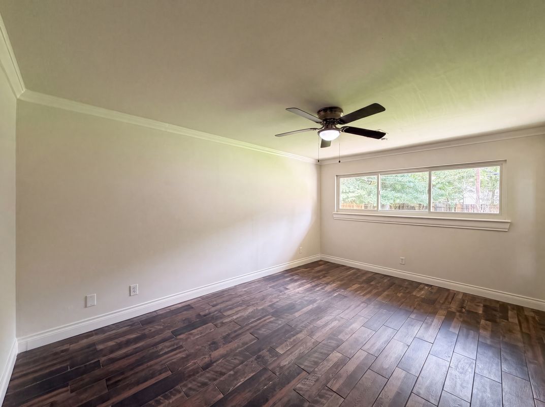 Photo 13 of 19 of 11614 Mile Dr, Houston, TX