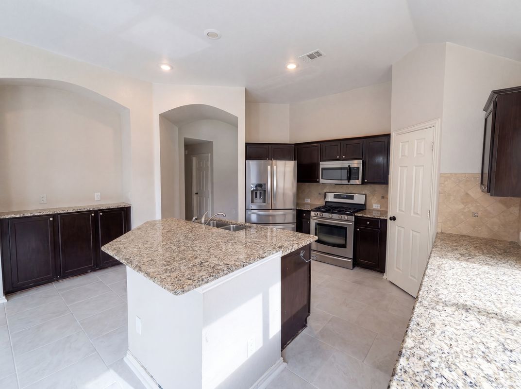 Photo 2 of 17 of 1441 Forest Oaks Ct, Frisco, TX