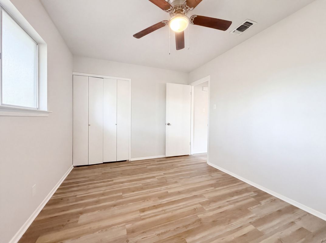 Photo 9 of 17 of 208 Forest Way, Schertz, TX