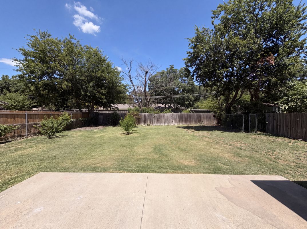Photo 17 of 20 of 2415 Barnes Bridge Rd, Dallas, TX