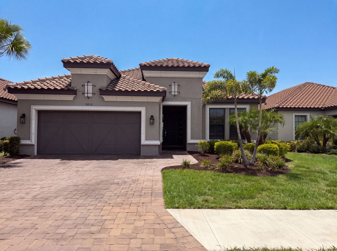 Property photo 1 of 4516 Crestpoint Way