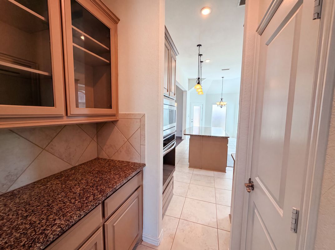 Photo 16 of 34 of 4305 Curlew Ln, Garland, TX