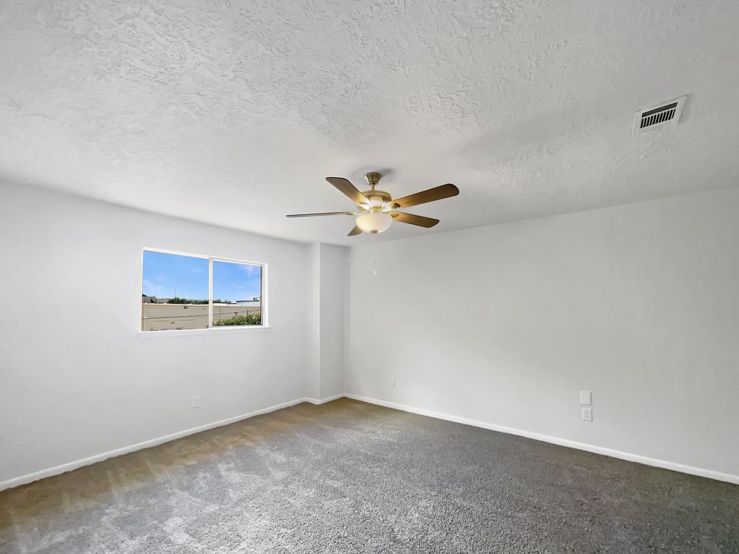 Photo 5 of 24 of 11307 Wickersham Ln, Houston, TX