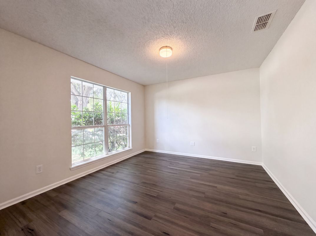 Photo 7 of 23 of 8436 Staplehurst Dr W, Jacksonville, FL
