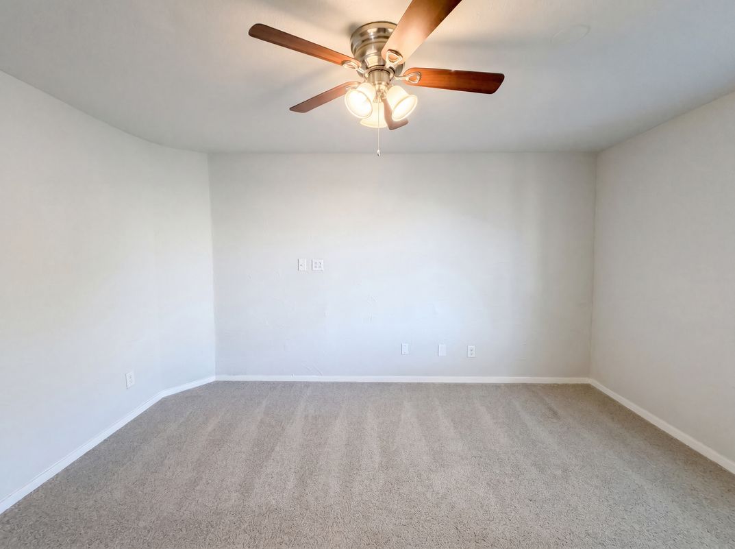 Photo 11 of 17 of 4526 S Horseshoe Trl, The Colony, TX