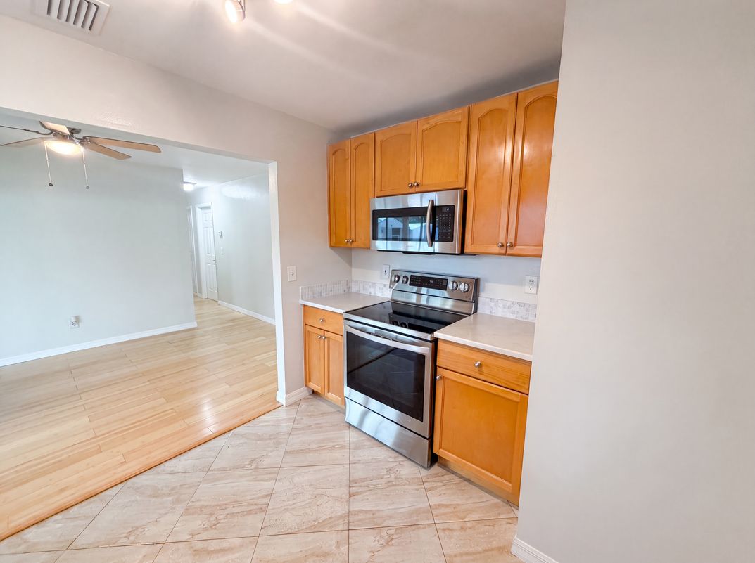 Photo 7 of 27 of 8283 86th Ave, Seminole, FL