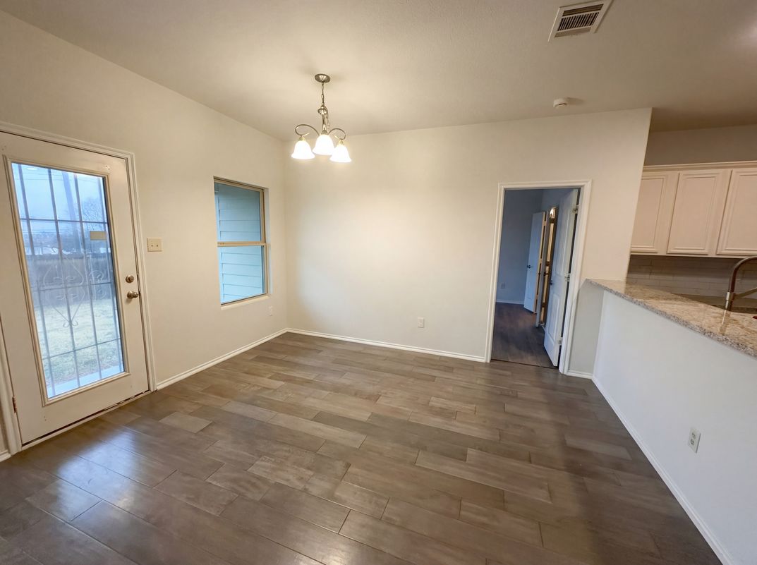 Photo 8 of 24 of 2553 Cumberland Trl, Balch Springs, TX