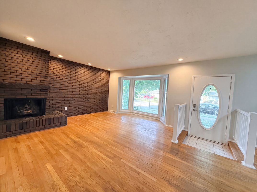 Photo 6 of 23 of 14743 Ronnie Ln, Livonia, MI
