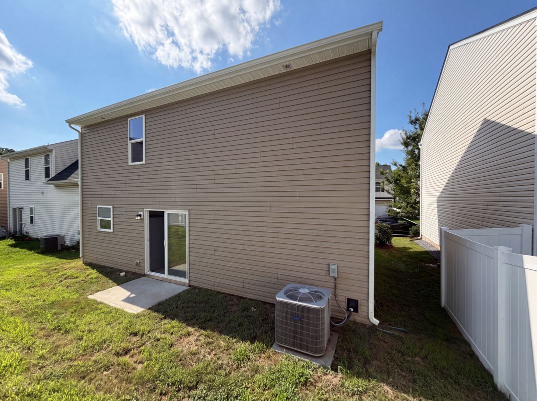 Photo 5 of 21 of 8222 Gabon Ct, Charlotte, NC