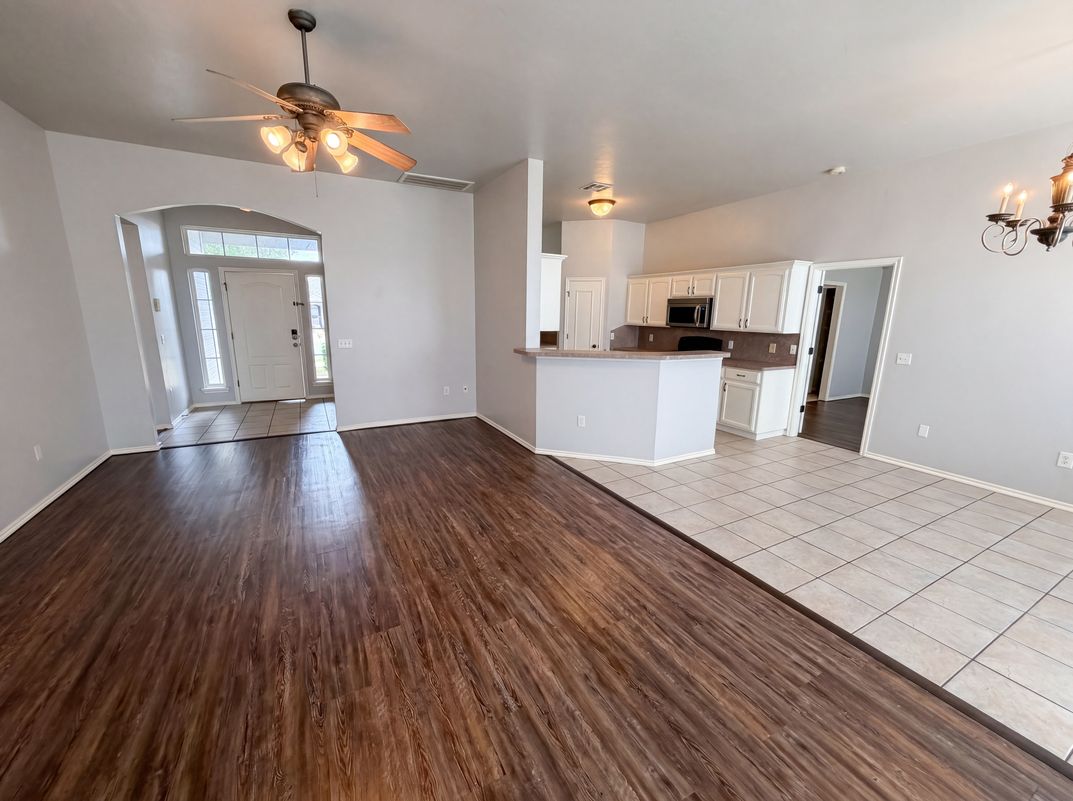 Photo 8 of 16 of 613 Applewood St, Moore, OK