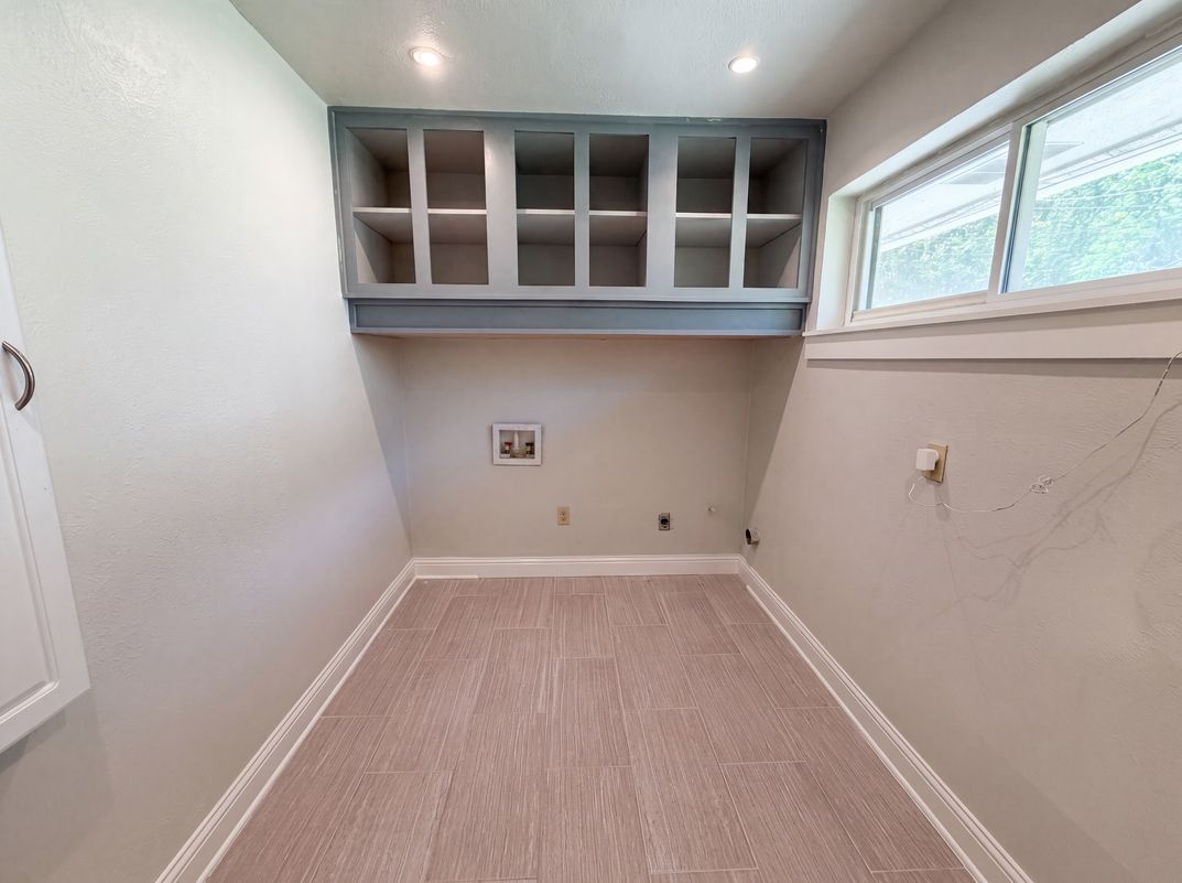 Photo 12 of 22 of 3423 Willow Crest Ln, Dallas, TX