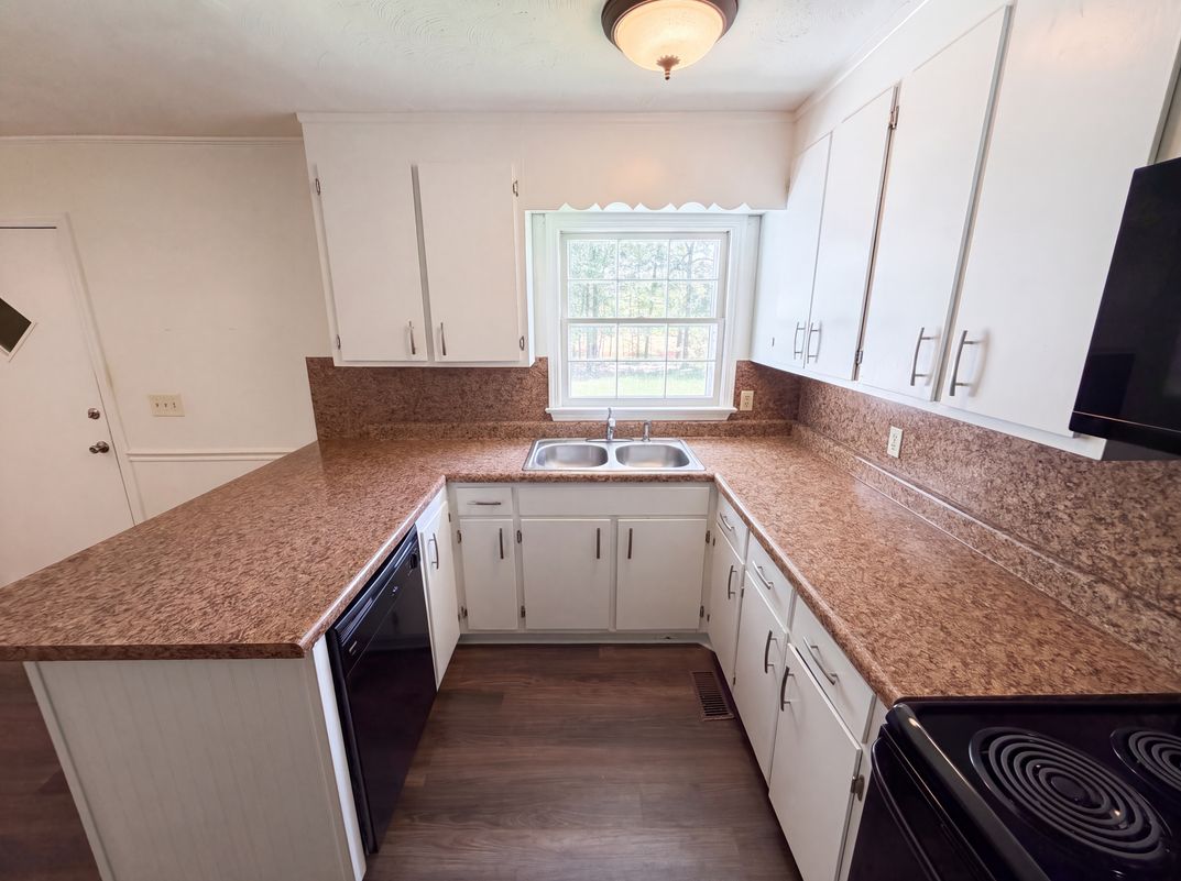Photo 7 of 23 of 5100 Robinwood Dr, Charlotte, NC