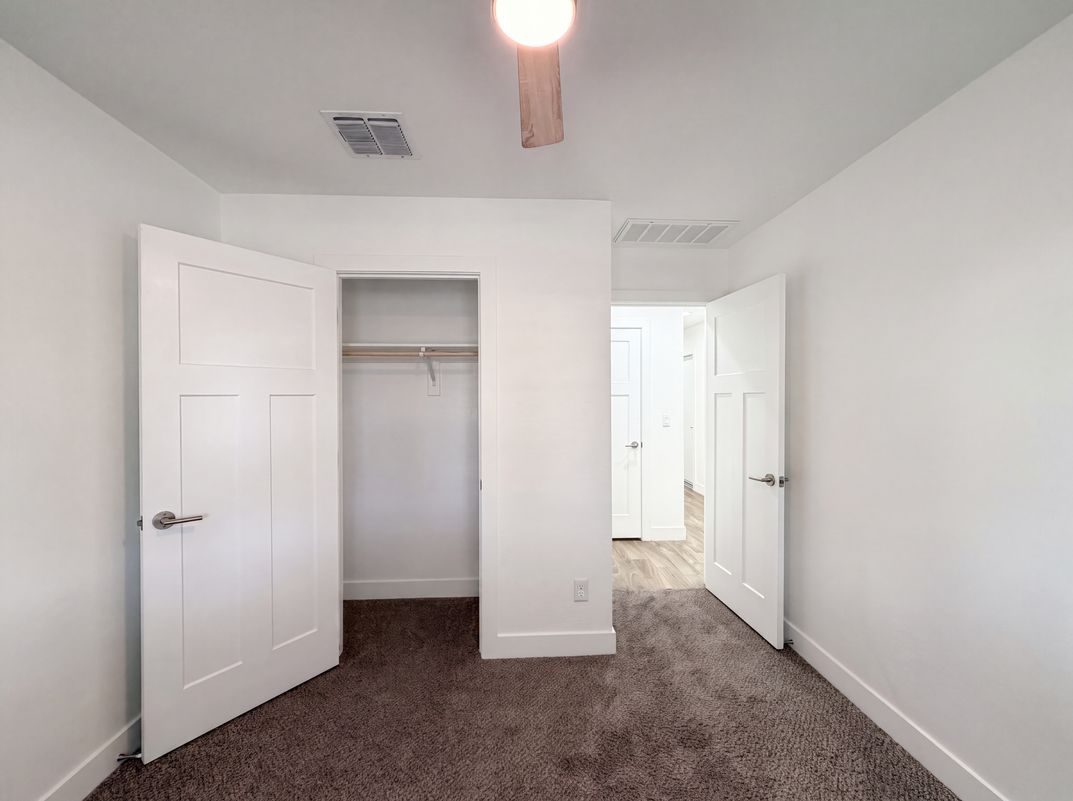 Photo 8 of 19 of 5713 S 13th Ave, Phoenix, AZ