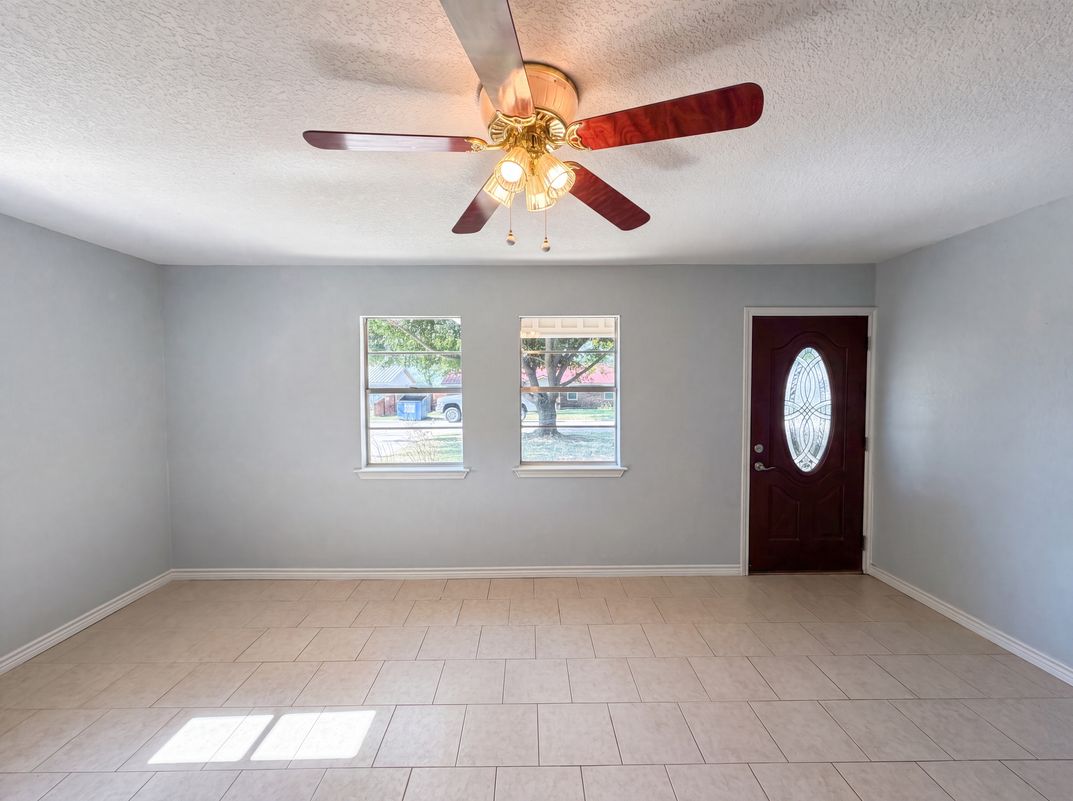 Photo 6 of 19 of 502 Jennings St, Nocona, TX