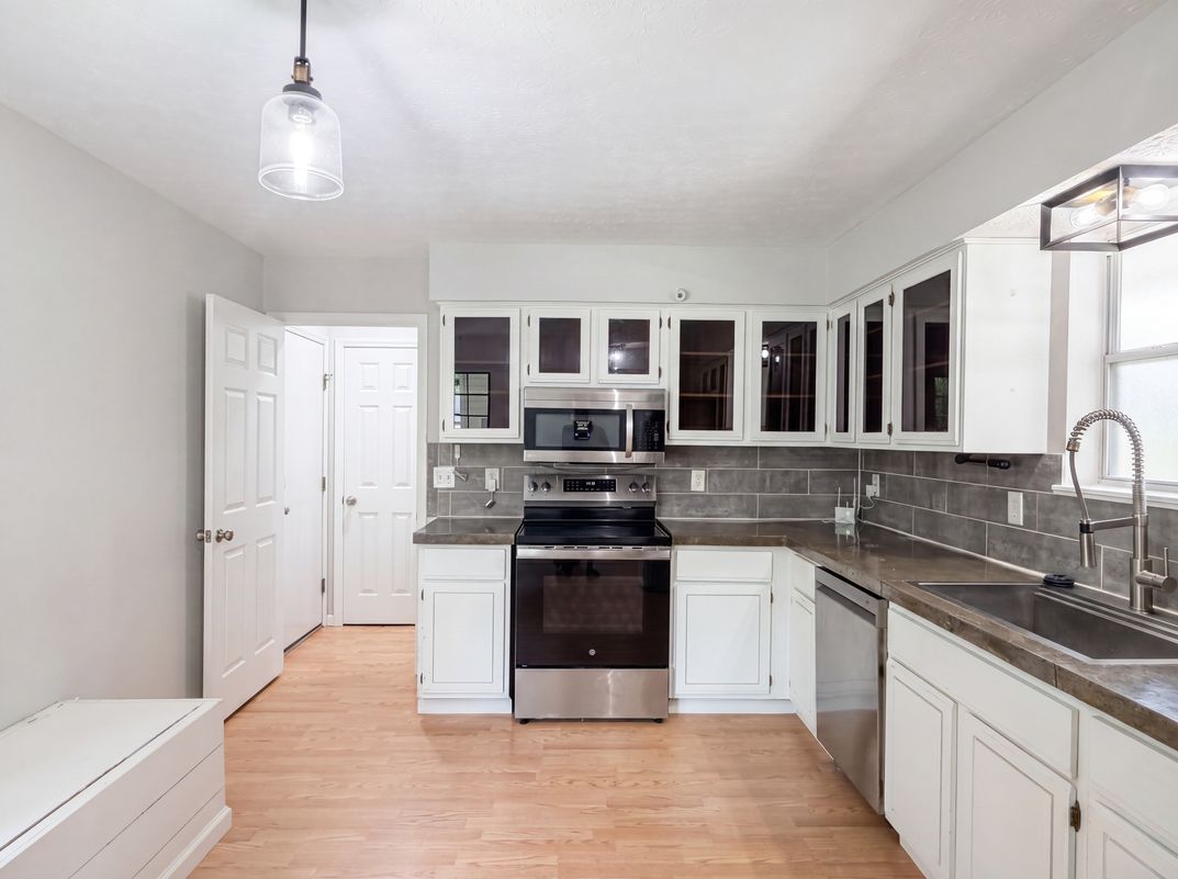 Photo 2 of 28 of 195 Brackbill Ct, Pickerington, OH