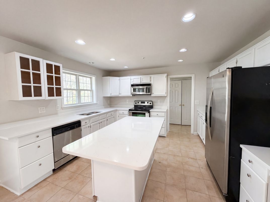 Photo 2 of 31 of 12608 Quarterhorse Dr, Bowie, MD
