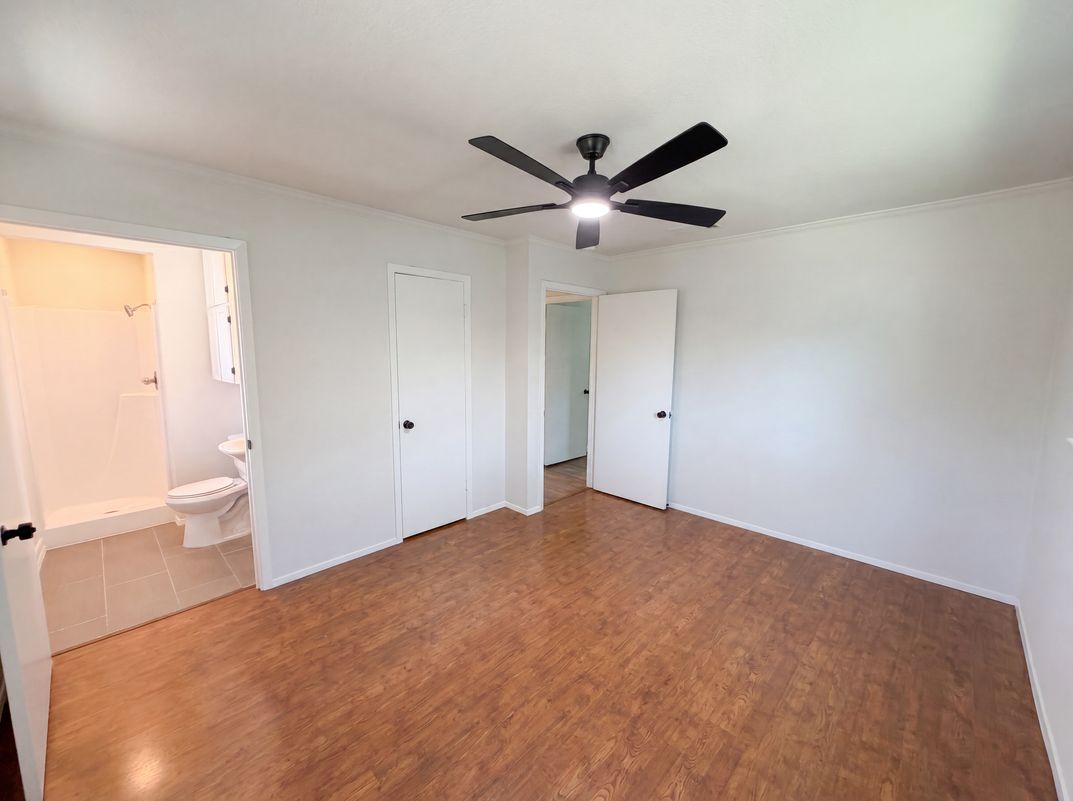 Photo 4 of 14 of 501 E Central Dr, Georgetown, TX