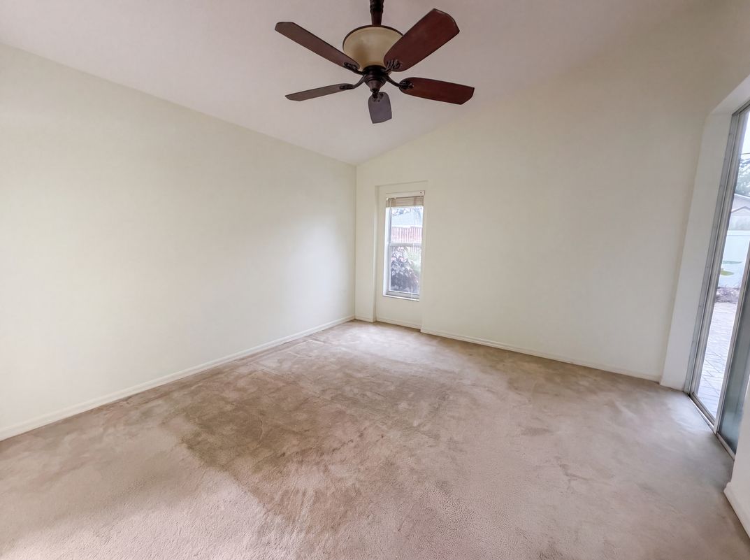 Photo 4 of 22 of 6941 Crown Lake Dr, Gibsonton, FL