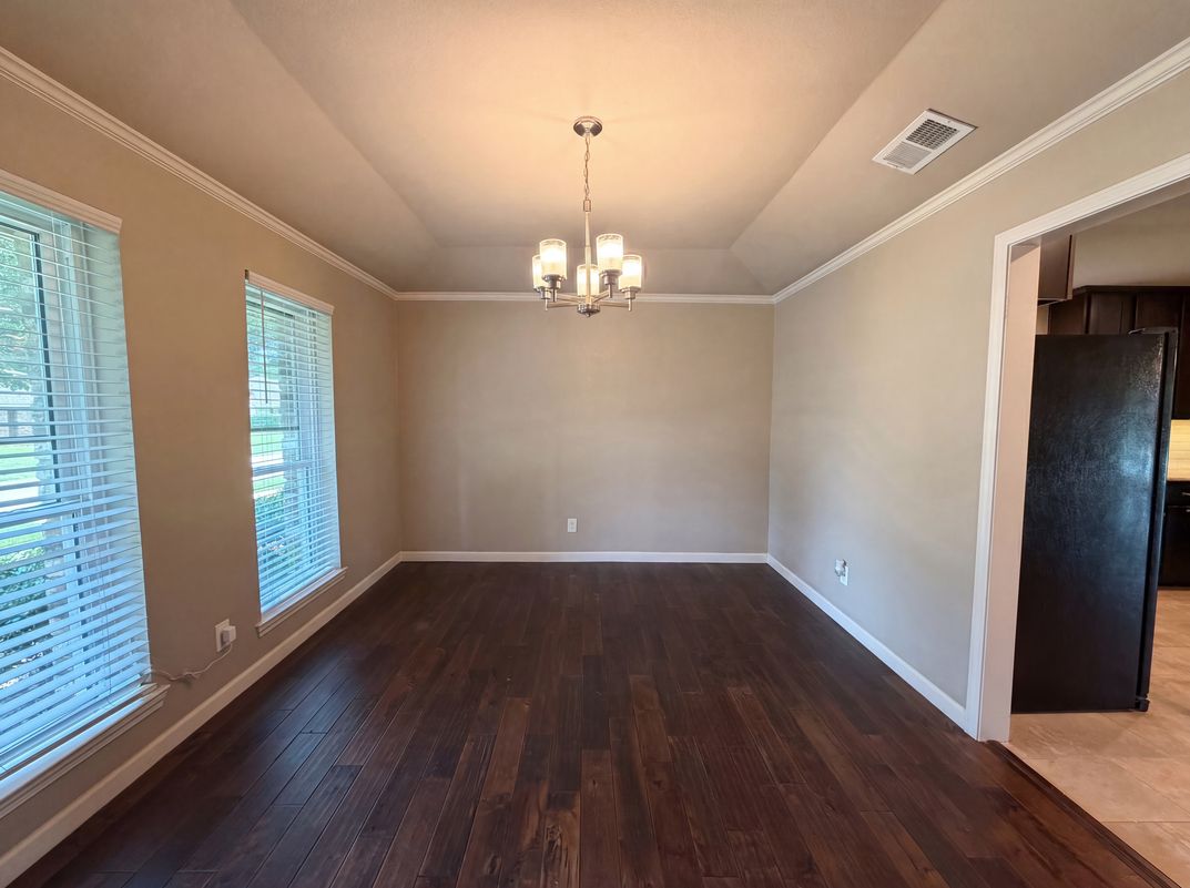 Photo 8 of 19 of 1533 Parkside Trl, Lewisville, TX