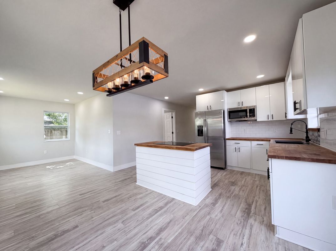 Photo 6 of 23 of 1320 NW 15th St, Homestead, FL