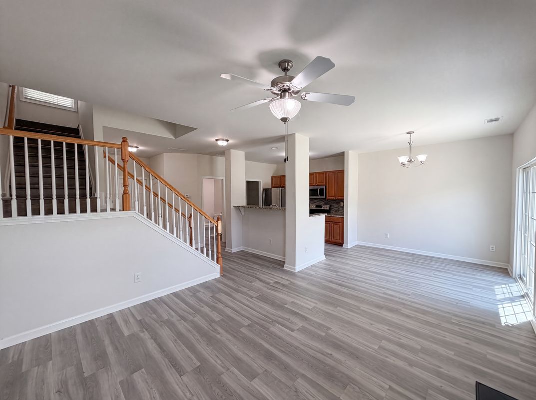 Photo 3 of 23 of 1019 Ivydale Cir, Lawrenceville, GA