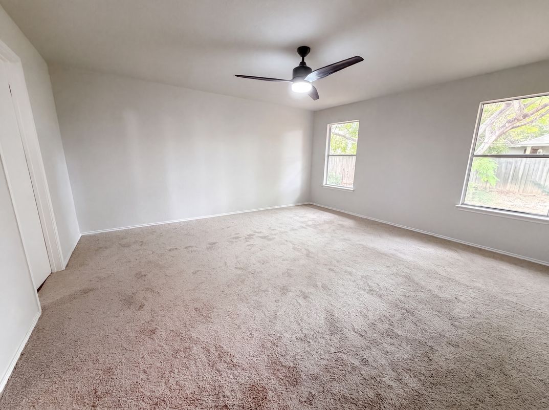 Photo 4 of 16 of 616 Barbara Way, Bastrop, TX