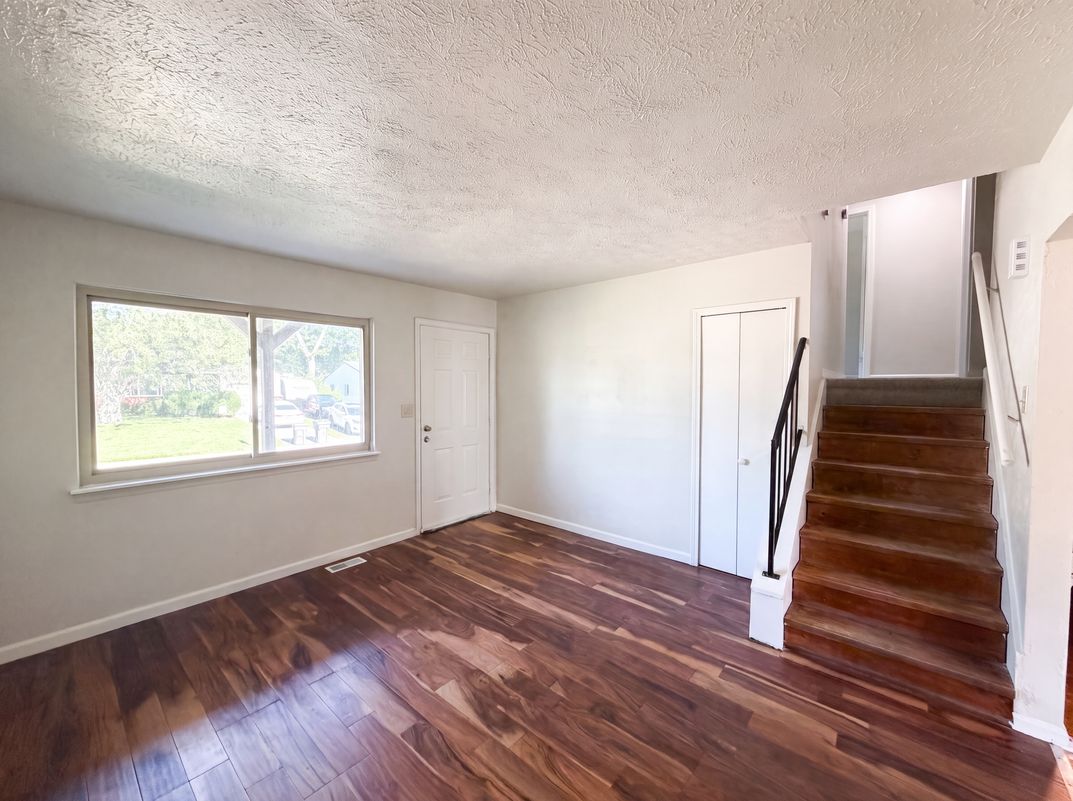 Photo 6 of 20 of 7533 Ardwell Dr, Indianapolis, IN