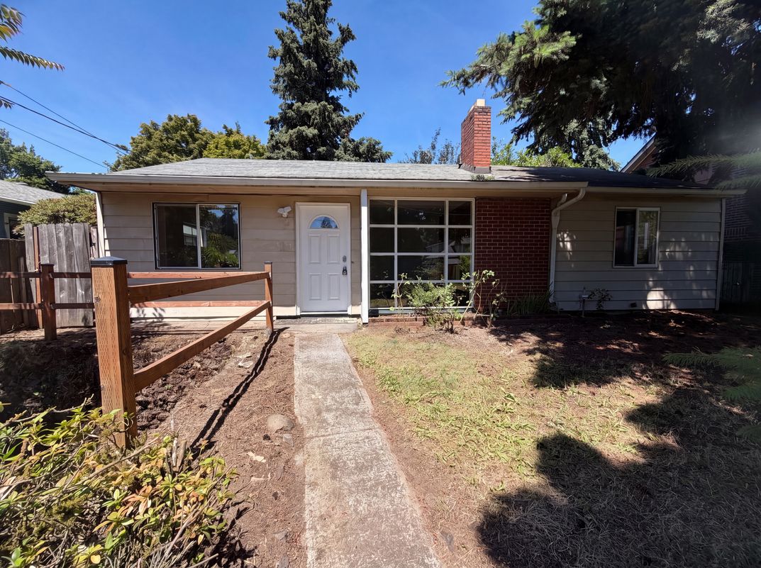 Property photo 1 of 4219 SE Ellis St